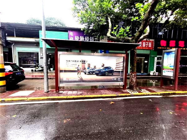 13交警大隊(duì)路東